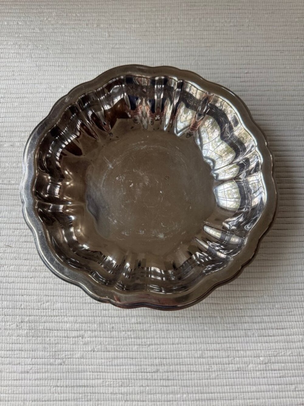 Wm A Rogers Silverplate Round Serving Bowl | Fluted Scalloped Rim